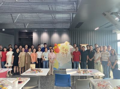 望天上明月 寄人世团圆，，，，，，在富厚多彩的活动中欢度中秋