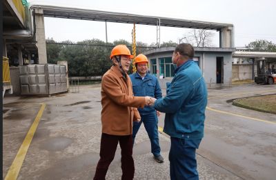 鼓劲头、送祝福 向坚守在岗位的伟易博斗争者致敬